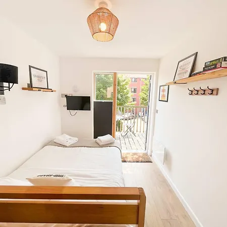 Dolores Ecopod Treehouse In The Centre *