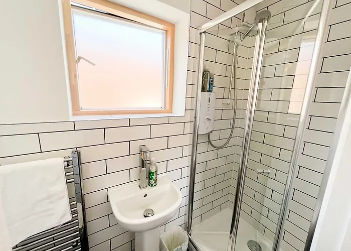 Dolores Ecopod Treehouse In The Centre Bristol